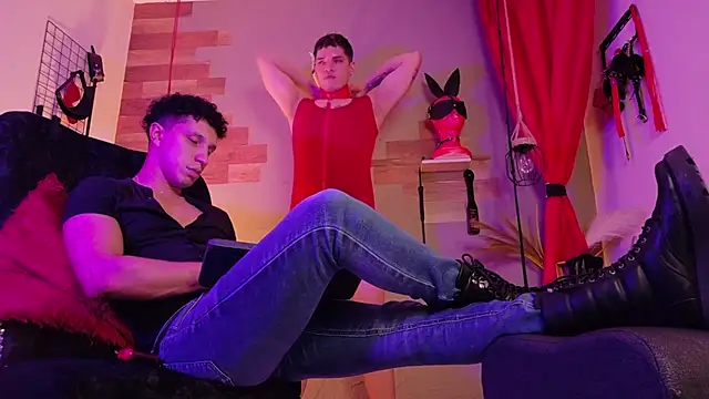 Snapshot of AngeloColleen chatting on 10.18.25 AngeloColleen online show from 10.18.25