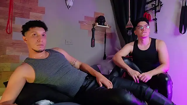 Snapshot of AngeloColleen chatting on 11.28.25 AngeloColleen online show from 11.28.25