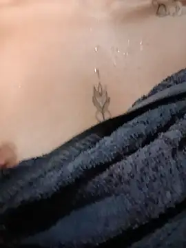 Snapshot of -Nicol chatting on 11.17.25 -Nicol online show from 11.17.25