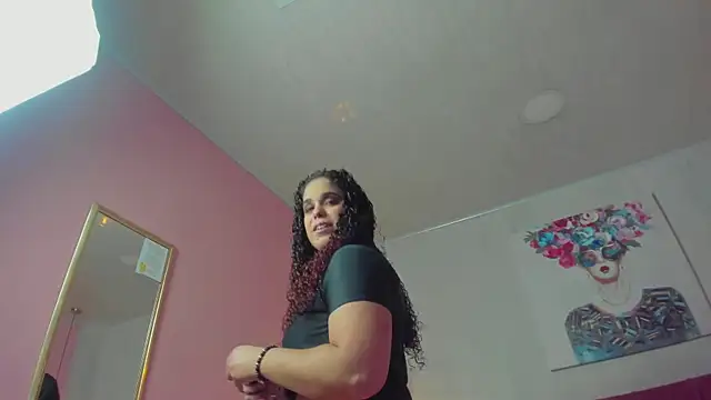 Snapshot of ninna_curly chatting on 02.24.25 ninna curly online show from 02.24.25
