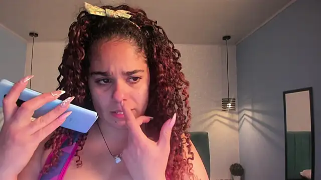 Snapshot of ninna_curly chatting on 09.10.25 ninna curly online show from 09.10.25