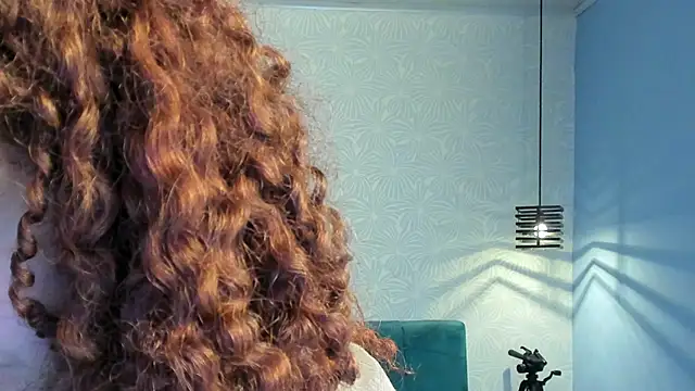 Snapshot of ninna_curly chatting on 09.22.25 ninna curly online show from 09.22.25