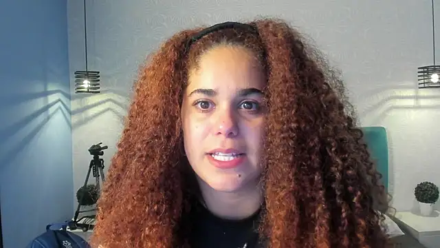 Snapshot of ninna_curly chatting on 10.09.25 ninna curly online show from 10.09.25