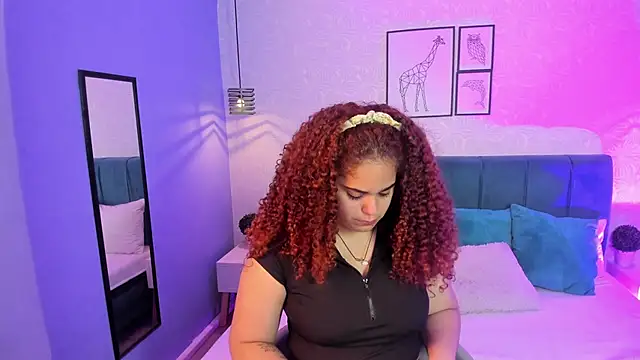Snapshot of ninna_curly chatting on 10.13.25 ninna curly online show from 10.13.25