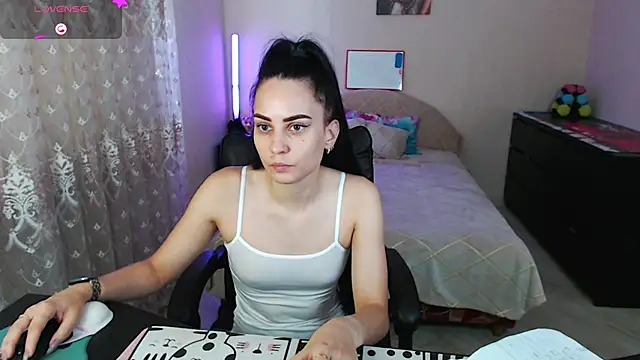 Kriss brunette 5 online show from 07.25.26