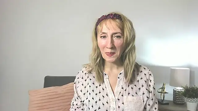 Snapshot of MargaretMilf69 chatting on 02.12.25 MargaretMilf69 online show from 02.12.25