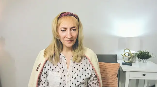 Snapshot of MargaretMilf69 chatting on 02.13.25 MargaretMilf69 online show from 02.13.25