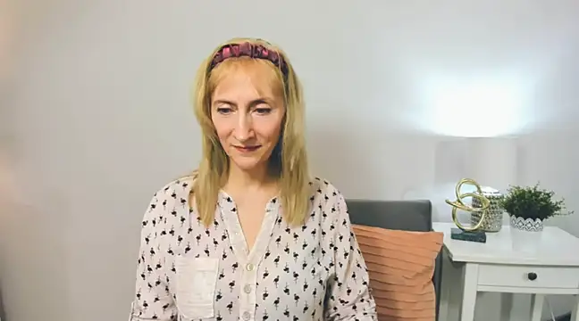 Snapshot of MargaretMilf69 chatting on 02.13.25 MargaretMilf69 online show from 02.13.25