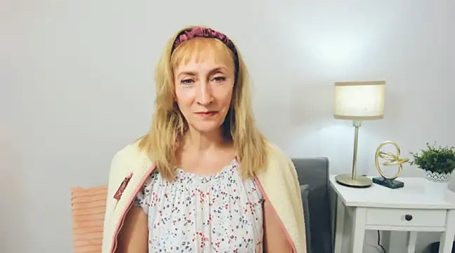 Snapshot of MargaretMilf69 chatting on 02.14.25 MargaretMilf69 online show from 02.14.25