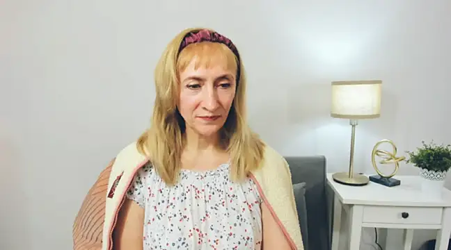 Snapshot of MargaretMilf69 chatting on 02.14.25 MargaretMilf69 online show from 02.14.25