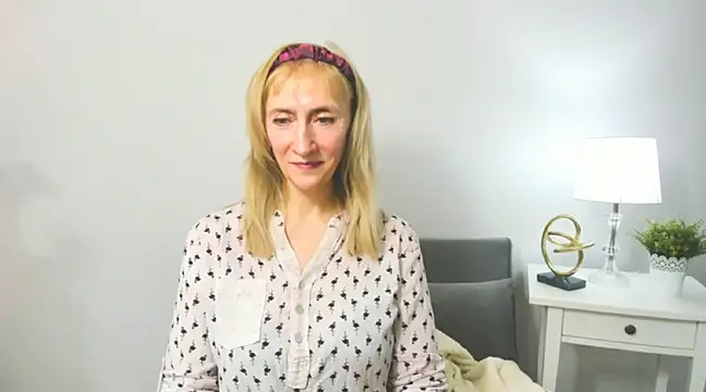 Snapshot of MargaretMilf69 chatting on 02.20.25 MargaretMilf69 online show from 02.20.25