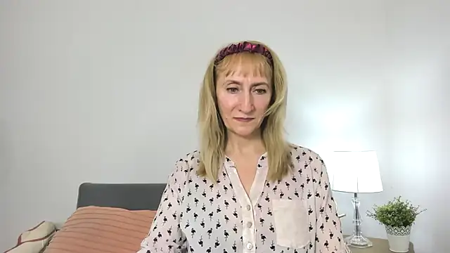 Snapshot of MargaretMilf69 chatting on 02.27.25 MargaretMilf69 online show from 02.27.25