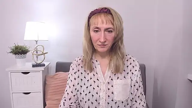 Snapshot of MargaretMilf69 chatting on 03.05.25 MargaretMilf69 online show from 03.05.25