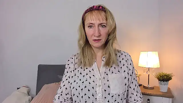 Snapshot of MargaretMilf69 chatting on 03.06.25 MargaretMilf69 online show from 03.06.25