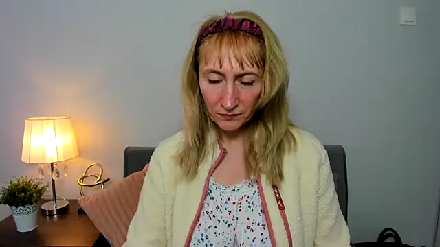 Snapshot of MargaretMilf69 chatting on 03.07.25 MargaretMilf69 online show from 03.07.25