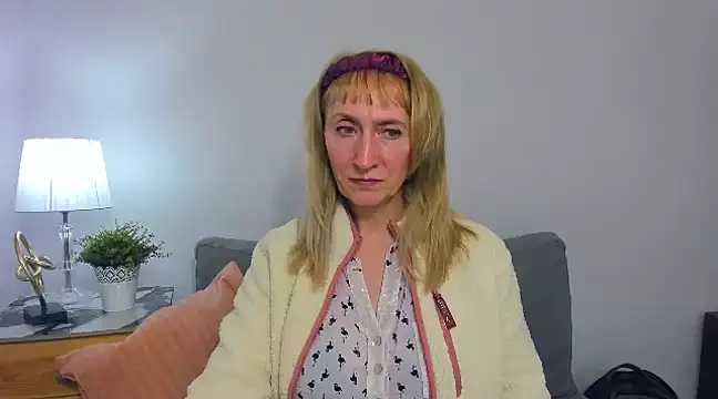 Snapshot of MargaretMilf69 chatting on 03.10.25 MargaretMilf69 online show from 03.10.25