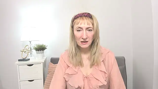 Snapshot of MargaretMilf69 chatting on 03.14.25 MargaretMilf69 online show from 03.14.25