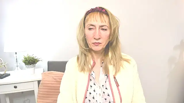 Snapshot of MargaretMilf69 chatting on 03.17.25 MargaretMilf69 online show from 03.17.25