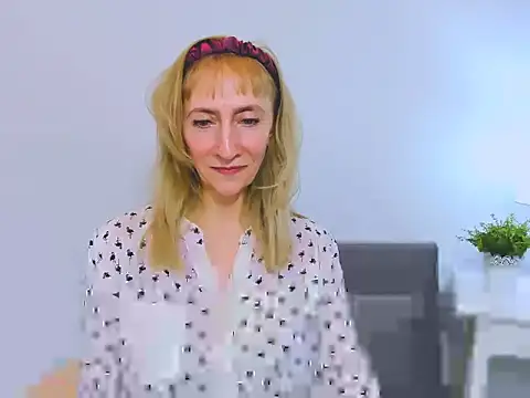 Snapshot of MargaretMilf69 chatting on 03.17.25 MargaretMilf69 online show from 03.17.25