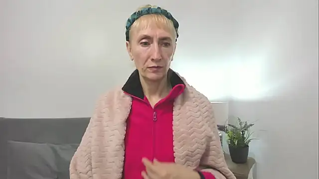 Snapshot of MargaretMilf69 chatting on 10.14.25 MargaretMilf69 online show from 10.14.25