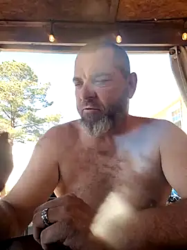 Snapshot of thickdaddy2982 chatting on 02.04.25 thickdaddy2982 online show from 02.04.25