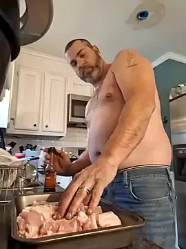 Snapshot of thickdaddy2982 chatting on 02.11.25 thickdaddy2982 online show from 02.11.25