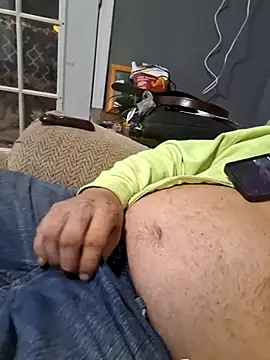 Snapshot of thickdaddy2982 chatting on 02.11.25 thickdaddy2982 online show from 02.11.25