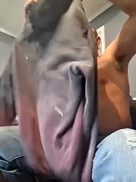 Snapshot of thickdaddy2982 chatting on 02.12.25 thickdaddy2982 online show from 02.12.25