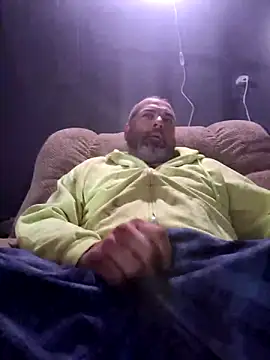 Snapshot of thickdaddy2982 chatting on 02.15.25 thickdaddy2982 online show from 02.15.25