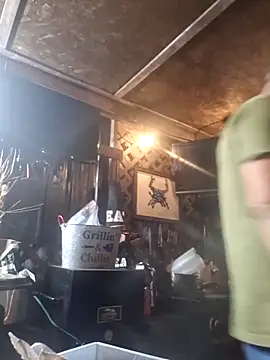 Snapshot of thickdaddy2982 chatting on 03.04.25 thickdaddy2982 online show from 03.04.25