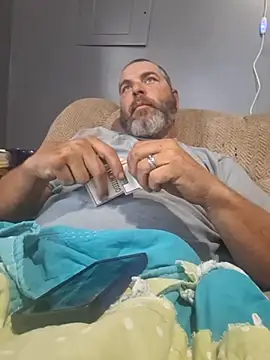 Snapshot of thickdaddy2982 chatting on 03.05.25 thickdaddy2982 online show from 03.05.25