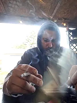 Snapshot of thickdaddy2982 chatting on 03.08.25 thickdaddy2982 online show from 03.08.25