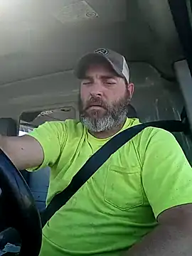 Snapshot of thickdaddy2982 chatting on 03.17.25 thickdaddy2982 online show from 03.17.25