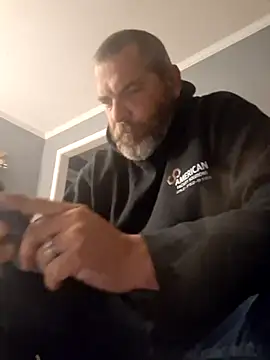 Snapshot of thickdaddy2982 chatting on 03.18.25 thickdaddy2982 online show from 03.18.25