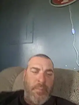 Snapshot of thickdaddy2982 chatting on 03.19.25 thickdaddy2982 online show from 03.19.25