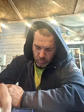 Snapshot of thickdaddy2982 chatting on 03.21.25 thickdaddy2982 online show from 03.21.25