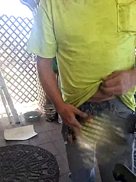 Snapshot of thickdaddy2982 chatting on 03.21.25 thickdaddy2982 online show from 03.21.25