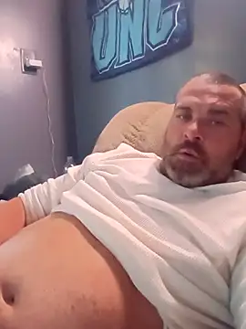 Snapshot of thickdaddy2982 chatting on 10.25.25 thickdaddy2982 online show from 10.25.25