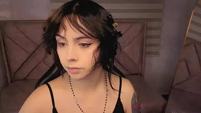 Snapshot of Hela_v chatting on 05.19.26 Hela v online show from 05.19.26