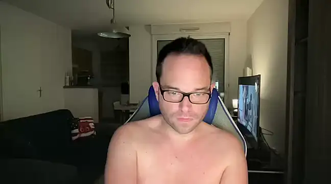 Snapshot of Funnyjul31 chatting on 01.28.25 Funnyjul31 online show from 01.28.25