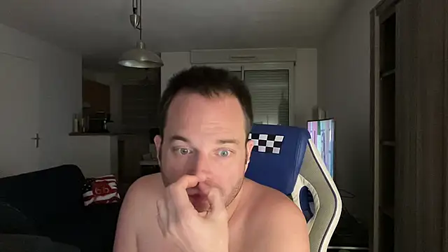 Snapshot of Funnyjul31 chatting on 02.13.25 Funnyjul31 online show from 02.13.25