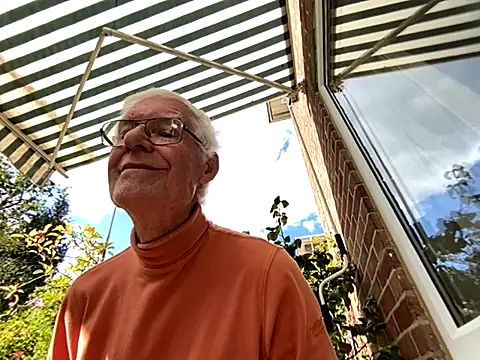 Snapshot of bigears chatting on 09.23.25 bigears online show from 09.23.25