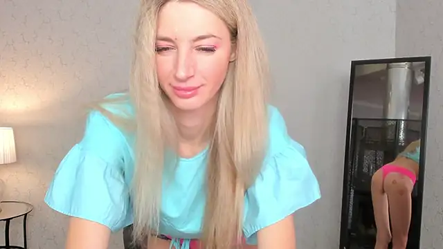 Snapshot of skinnyladyy chatting on 02.28.25 skinnyladyy online show from 02.28.25