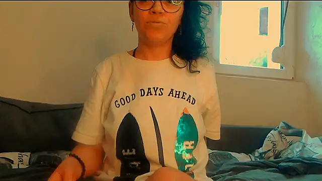 Snapshot of Ju-Hot chatting on 03.17.26 Ju-Hot online show from 03.17.26