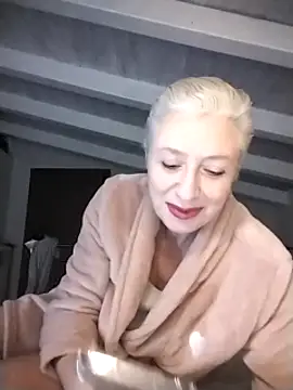 Snapshot of divinaerotica chatting on 02.20.25 divinaerotica online show from 02.20.25