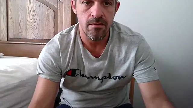 Snapshot of Troyt87 chatting on 10.21.25 Troyt87 online show from 10.21.25