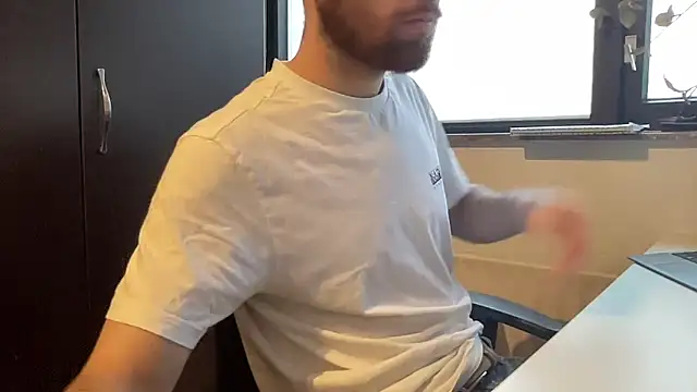 Snapshot of bullyboyy chatting on 02.27.25 bullyboyy online show from 02.27.25