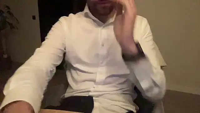 Snapshot of bullyboyy chatting on 11.20.25 bullyboyy online show from 11.20.25