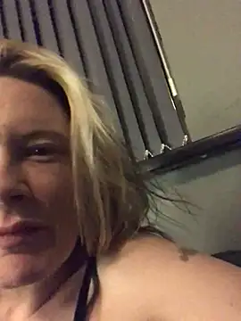 Snapshot of blondey206 chatting on 03.05.25 blondey206 online show from 03.05.25