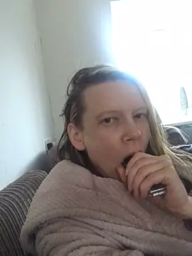 Snapshot of blondey206 chatting on 03.11.25 blondey206 online show from 03.11.25